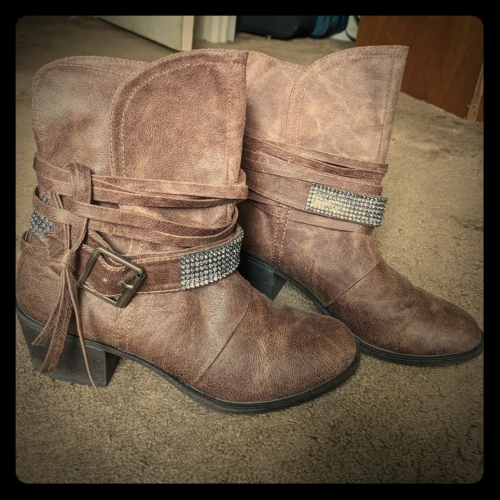 Rampage brown boots with bling